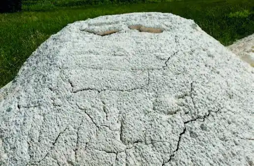 Ochranná škrupina na kope vápenatej hmoty
